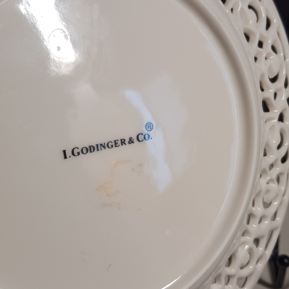 6p. lace edge set by I.Godinger & Co.: 4 dessert plates, creamer & 4-cup teapot - Picture 6 of 11